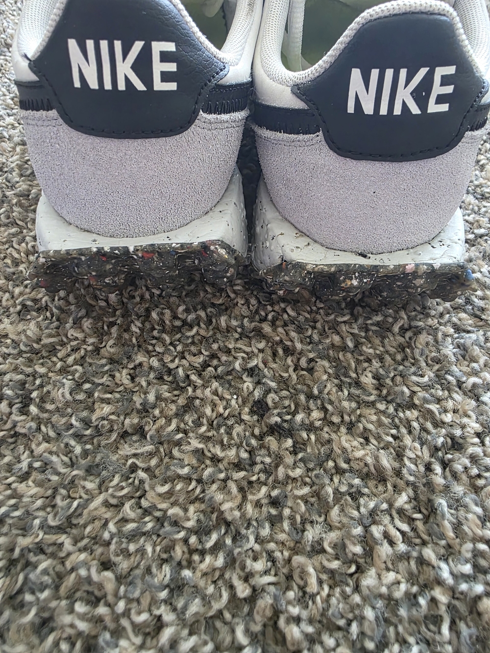 Nike Women's White Sneakers with Black Swoosh and Speckled Sole - Picture 4 of 8